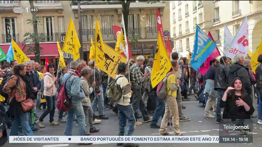 Crise em França. Primeiro-ministro suspende reforma da Segurança Social