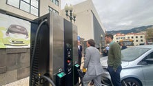 Posto de carregamento de veículos elétricos ultra rápido no Funchal (vídeo)