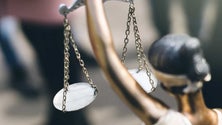 Imagem de Oficiais de justiça prometem paralisar tribunais (áudio)