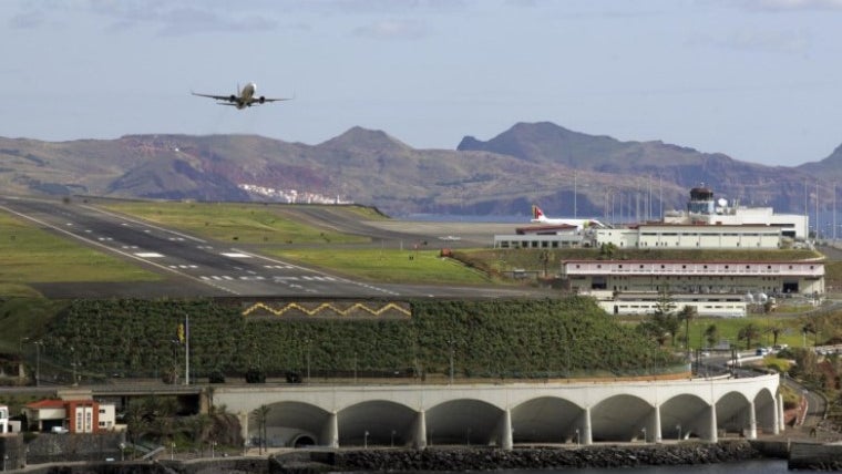 Imagem de Avião cargueiro divergiu para o Porto Santo