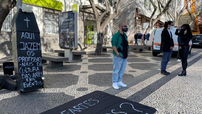 Imagem de José Manuel Rodrigues recebe manifestantes