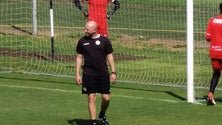Imagem de Carlos Simões será o treinador principal do CD Nacional, na ficha de jogo, na próxima época