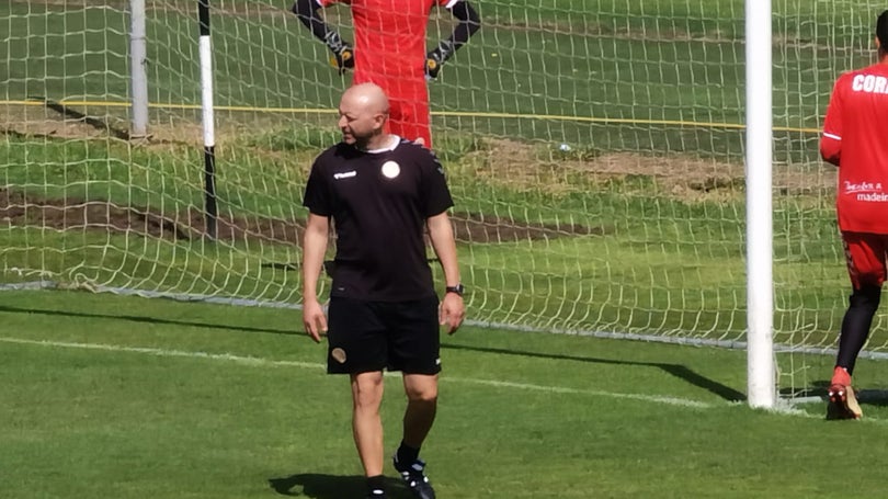 Imagem de Carlos Simões será o treinador principal do CD Nacional, na ficha de jogo, na próxima época