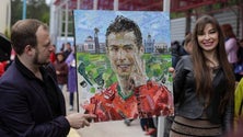Imagem de Dos inúmeros fãs de Cristiano Ronaldo sobressaiu uma tela do `capitão`