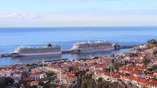Imagem de Porto do Funchal: dois navios e mais de 10 200 pessoas