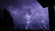Imagem de Mais de duas centenas de ocorrências devido a chuva e trovoada em Portugal Continental