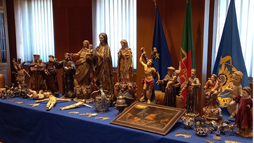 Apreensão de quarenta obras de arte sacra furtadas em igrejas portuguesas