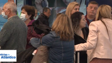 Imagem de Emigrantes chegam a São Miguel para a festa do Senhor Santo Cristo (Vídeo)