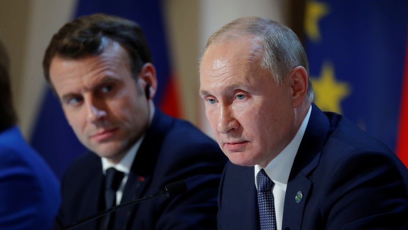 Macron volta a falar hoje com Putin com evacuação de Mariupol na agenda