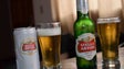 Garrafas de cerveja Stella Artois recolhidas em Portugal
