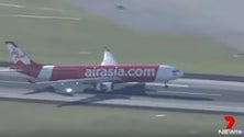 Piloto da AirAsia pede aos passageiros para rezarem durante uma manobra de emergência