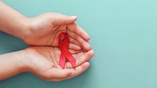 Imagem de OMS alerta que faltam medicamentos para HIV em quase 100 países devido à pandemia
