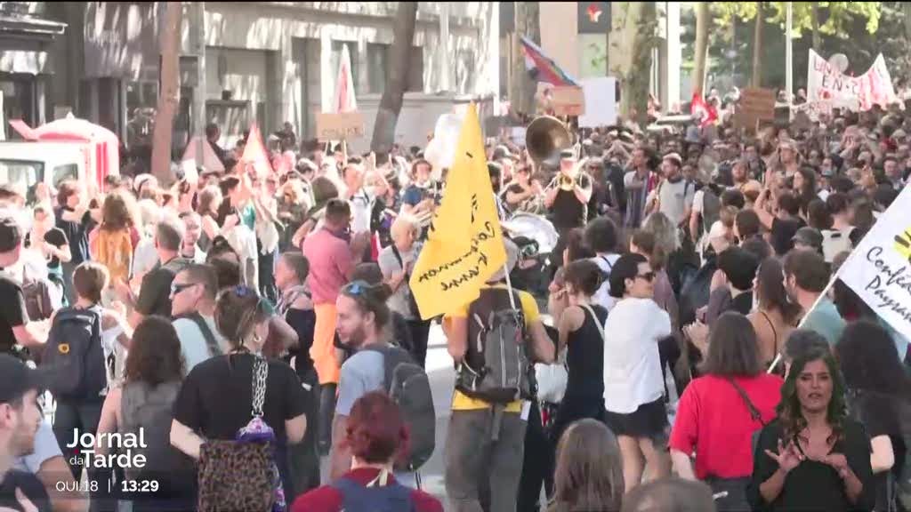 Greve geral em França. Segundo protesto contra austeridade em oito dias