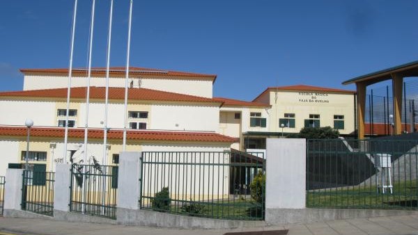 Imagem de Fusão de escolas no próximo ano lectivo