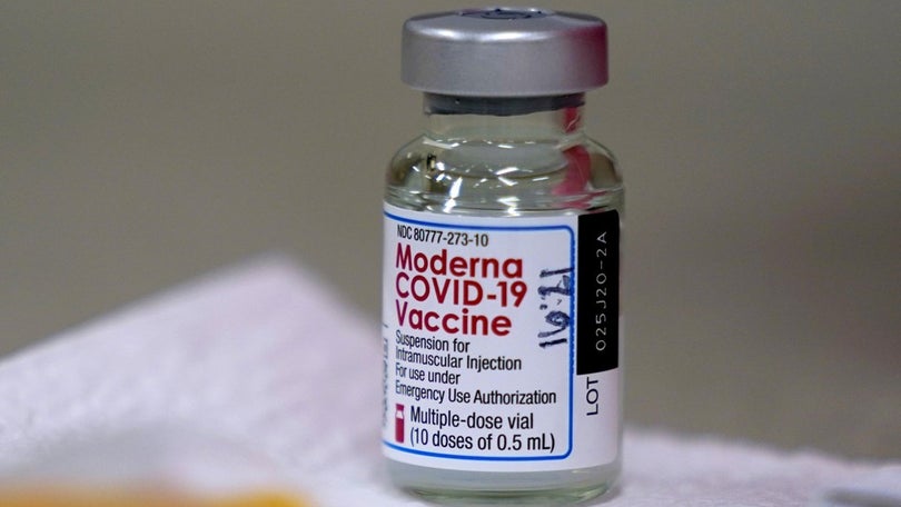 EMA avalia administração de vacina Moderna a partir dos 12 anos