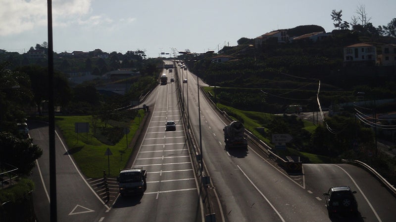 Saída da via rápida na zona das Quebradas encerra na sexta-feira