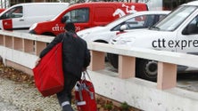 Imagem de Covid-19: Pensionistas podem pedir aos carteiros que levem a pensão a casa (Áudio)
