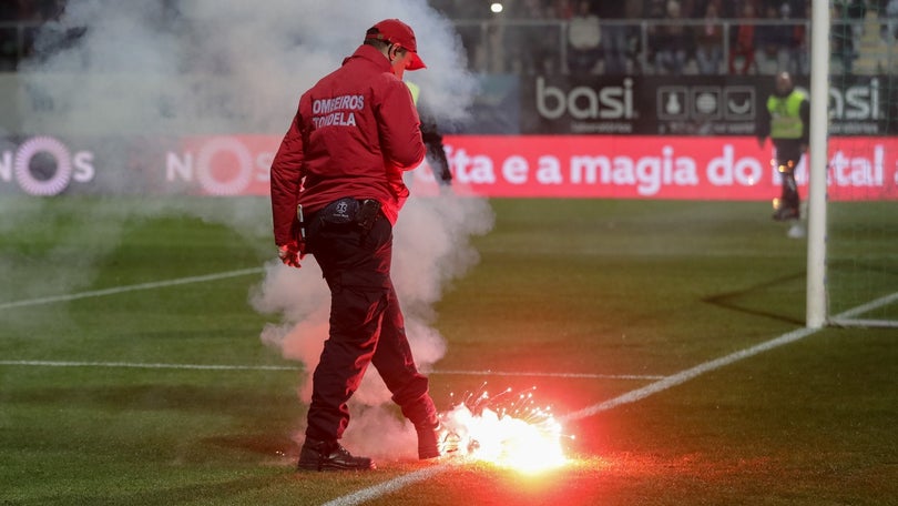 Imagem de Governo aprova que uso de engenhos pirotécnicos no desporto passe a ser crime