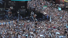 Imagem de Buenos Aires em festa interminável na eufórica consagração dos campeões