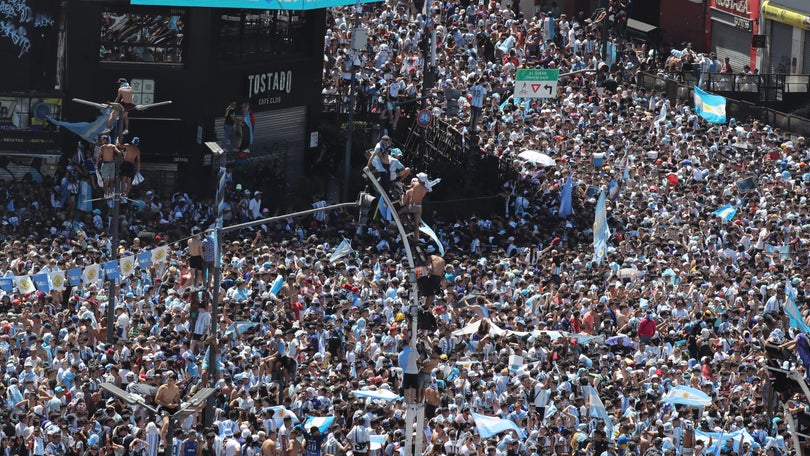 Imagem de Buenos Aires em festa interminável na eufórica consagração dos campeões