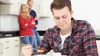 Imagem de Jovens portugueses foram os que saíram mais tarde de casa dos pais na UE em 2021
