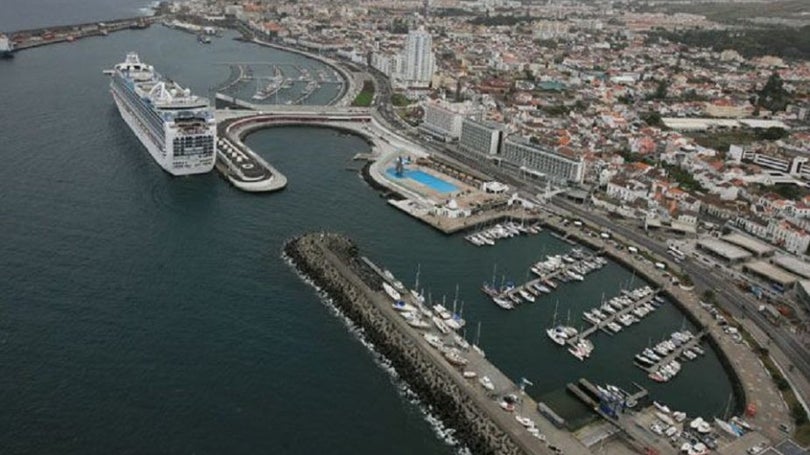Imagem de Câmara de Ponta Delgada agastada com as obras na Calheta Pêro de Teive