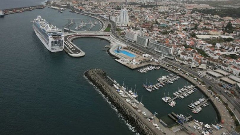 Câmara de Ponta Delgada agastada com as obras na Calheta Pêro de Teive
