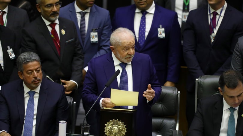 Lula da Silva anuncia revogação de lei das armas no Brasil