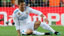 FC Barcelona e Real Madrid empatam com Ronaldo a marcar e a sair lesionado