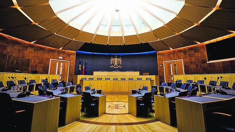 Imagem de Deputados testam negativo