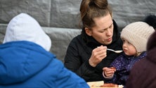 Imagem de UE chega a «acordo histórico» para ativar corredores humanitários para refugiados