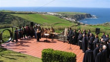 A confraria do chá do Porto Formoso realizou uma cerimónia de entronização de três novos confrades (Vídeo)