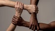 Imagem de Covid-19 reforçou racismo e discriminação em 2021