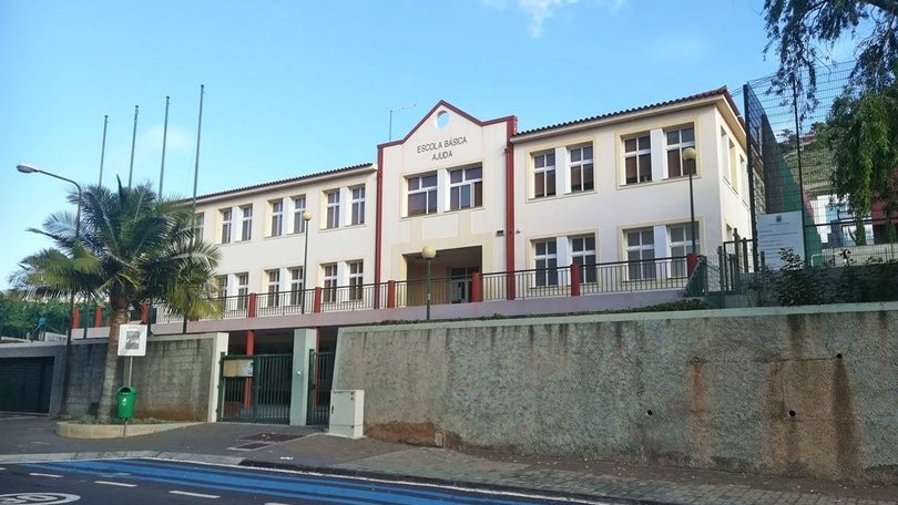 Imagem de Taxa de transição/conclusão no ensino básico e no ensino secundário diminuiu