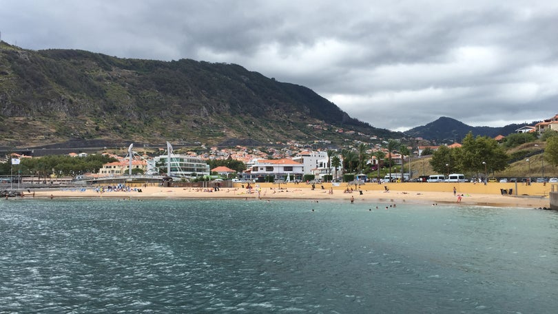 Imagem de Praia de Machico reaberta ao público