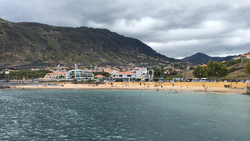 Praia de Machico reaberta ao público