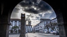 Imagem de Família realojada em Ponta Delgada devido ao mau tempo
