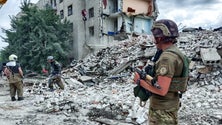 Imagem de Balanço de ataque russo a edifício residencial sobe para 15 mortos
