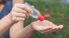 Imagem de Aumentou a produção de gel antibacteriano (Vídeo)