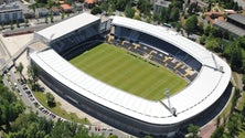 Imagem de Santa Clara vai a Guimarães no domingo
