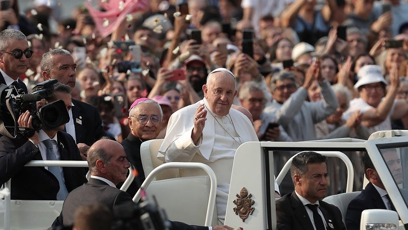 Imagem de Papa recebido por milhares no Parque Tejo