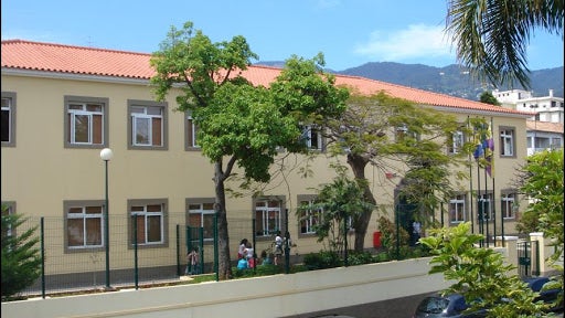 Imagem de Covid-19: Turma da Escola dos Ilhéus em isolamento após contacto de aluno com infetado