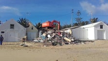 Imagem de Governo deita abaixo Casa da Lancha ilegal
