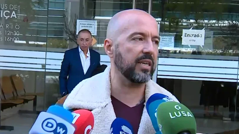 Imagem de Mamadou Ba condenado a pagar 2.400 euros por difamação a Mário Machado