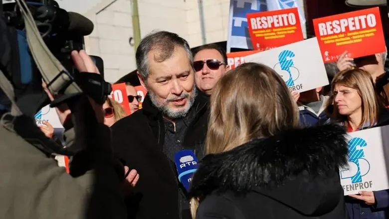 Fenprof anuncia greve nacional e manifestação para 6 de junho