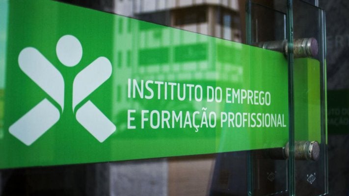 Número de desempregados inscritos aumenta 34% em maio