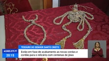 Novas cordas de ouro e pérolas para o Senhor Santo Cristo [Vídeo]