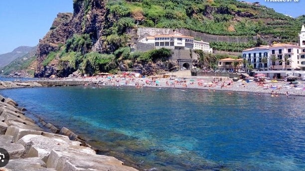 Imagem de Falta de água leva ao fecho de restaurantes e duches na praia