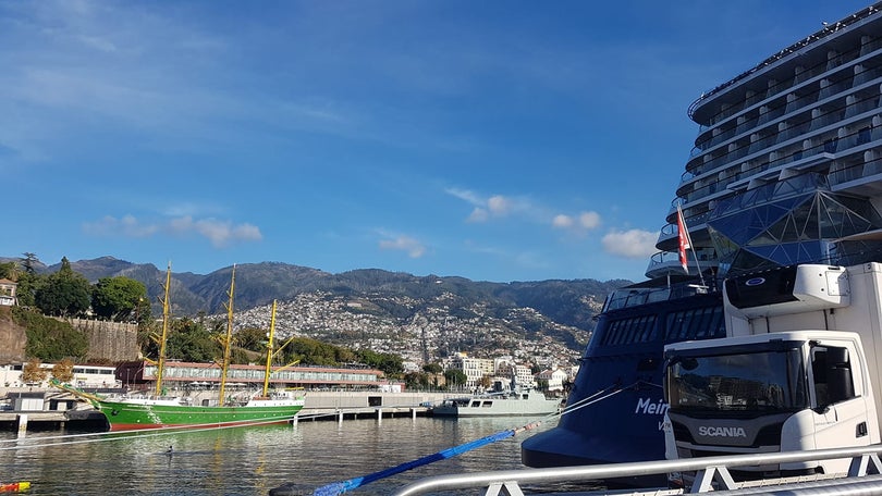 Imagem de Veleiro é atração no Funchal
