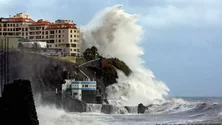 Imagem de Ondulação na quinta e na sexta pode variar entre os 4 e os 5 metros (áudio)